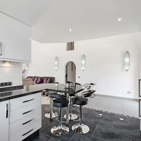 Malpas Villa